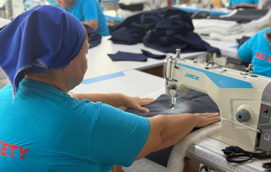 Mańǵystaýda arnaýly kıimder tigetin shaǵyn bıznes damyp keledi