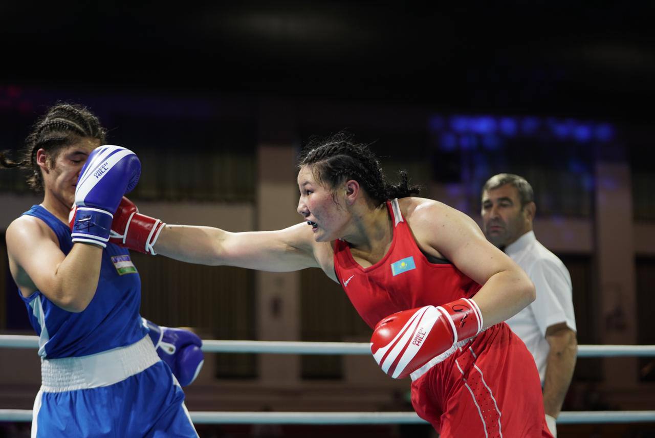 Lıverpýlde qyzdarymyz kimdermen kúsh synasady