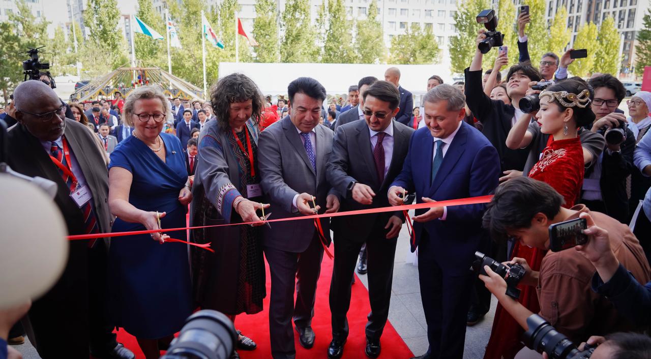 Alǵashqy halyqaralyq kampýs