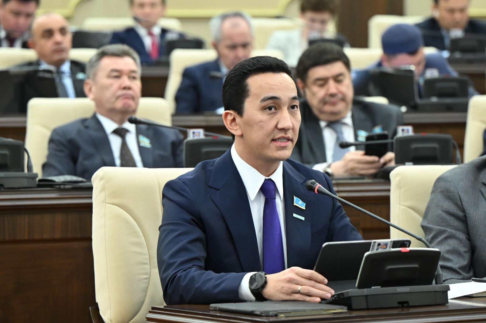 Prezıdent Joldaýy turaqty ekonomıkalyq ósimge serpin beredi - depýtat