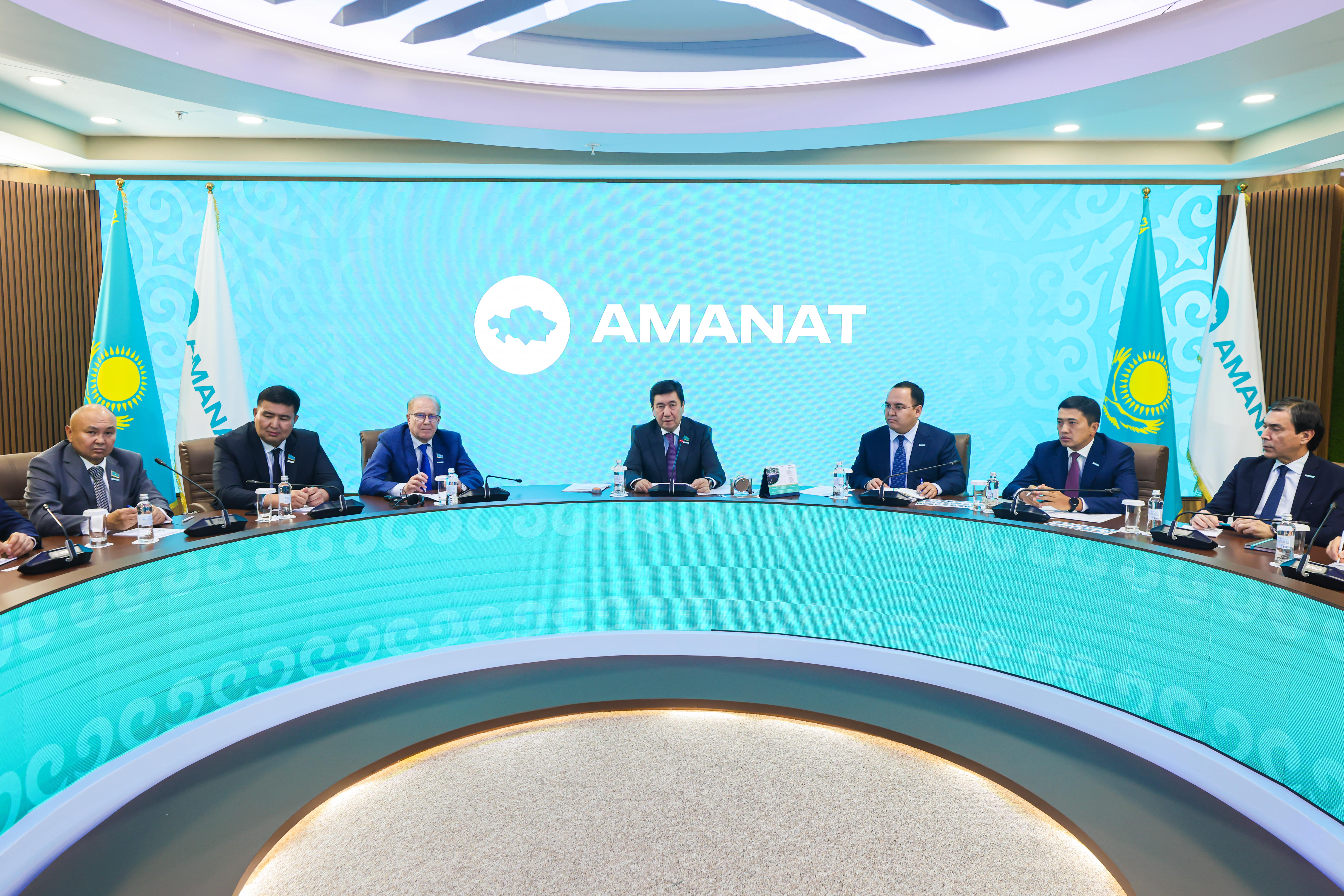 Qoshanov: Prezıdent Joldaýy – «Halyq únine qulaq asatyn memleket» tujyrymdamasyn júzege asyrýdyń jarqyn mysaly