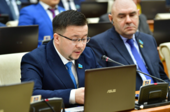 Depýtat Pavlodar áýejaıyn jóndeýge qosymsha qarjy bólýdi surady