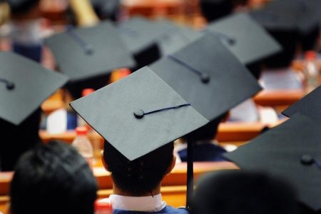 449 talapker «Qazaqstan halqyna» qorynyń bilim granty ıegeri atandy