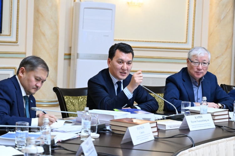 Qazaqstan tarıhynyń ekinshi tomy baspaǵa jiberildi