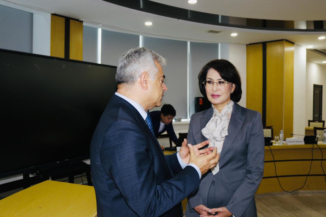 Qazaqstandaǵy ulttyq retteý júıesin DDSU sarapshylary baǵalaıdy