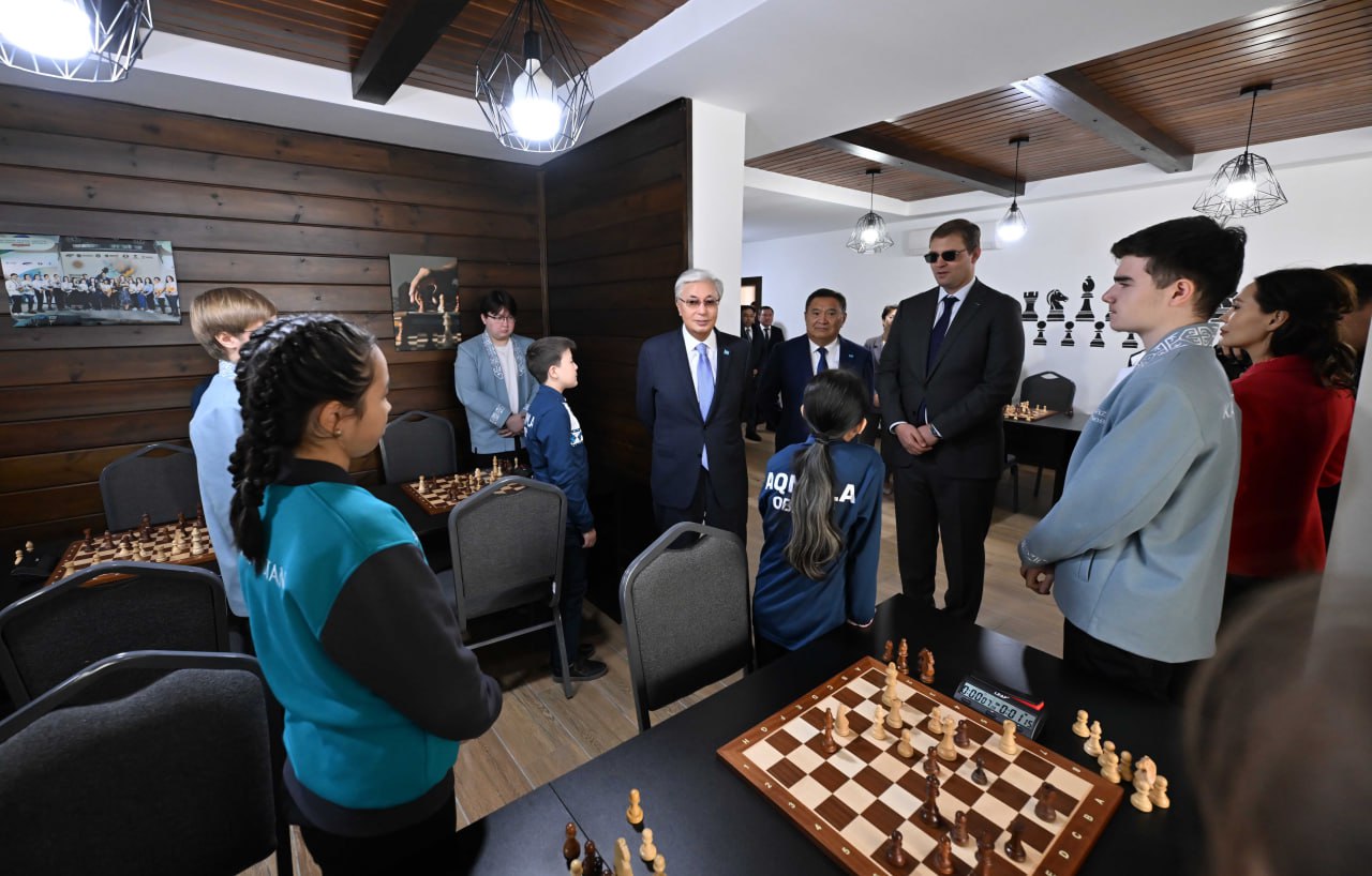 Memleket basshysy Shahmat úıine bardy