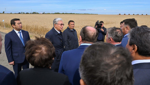 Prezıdent Aqmola oblysyndaǵy aýyl sharýashylyǵy kásiporyndarynyń jetekshilerimen áńgimelesti