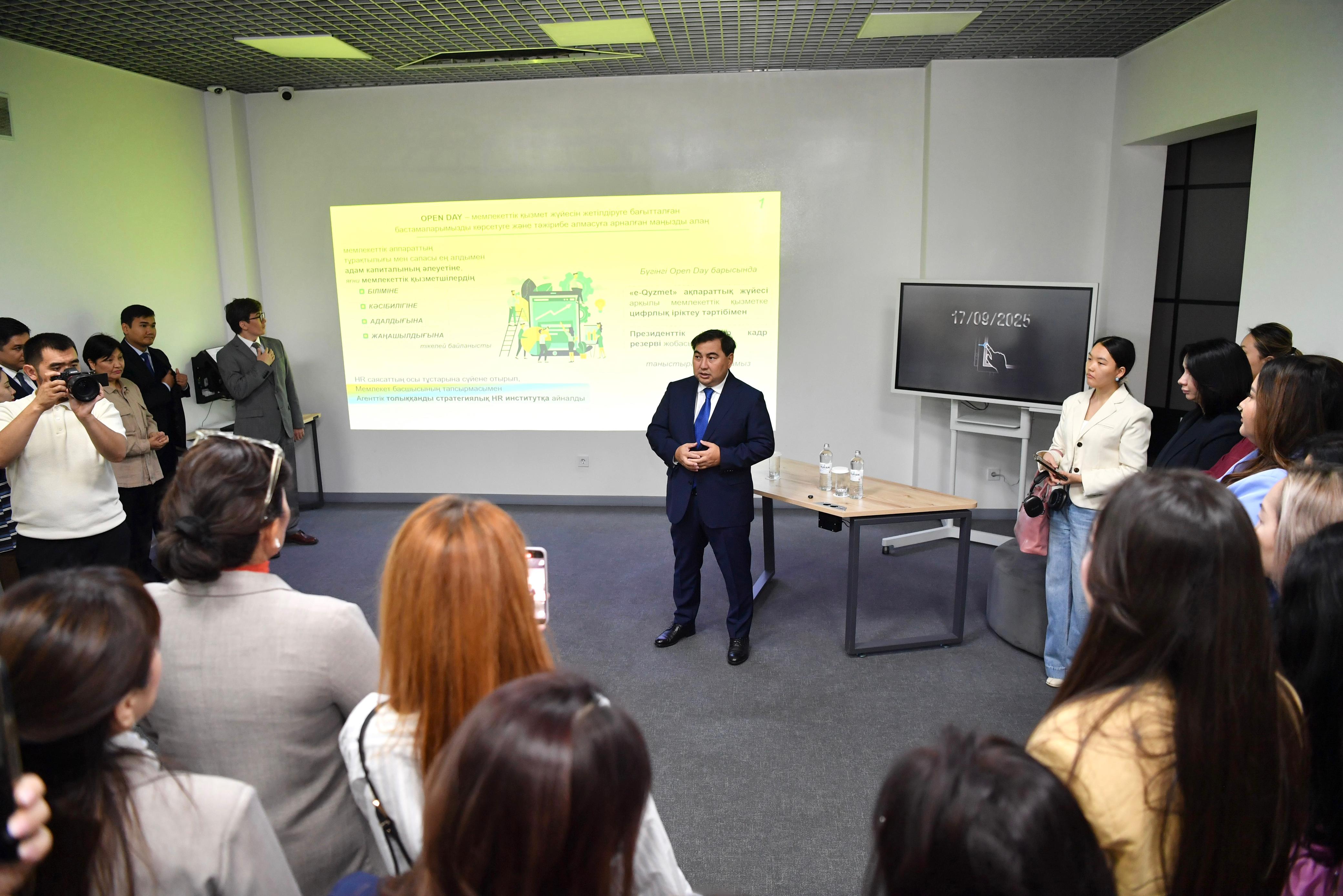 Memqyzmet agenttigi HR mamandaryna arnalǵan ashyq dıalog alańyn ótkizdi