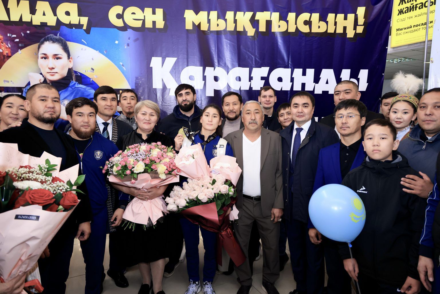 Álem chempıony Aıda Ábikeevany qaraǵandylyqtar qýanyshpen qarsy aldy