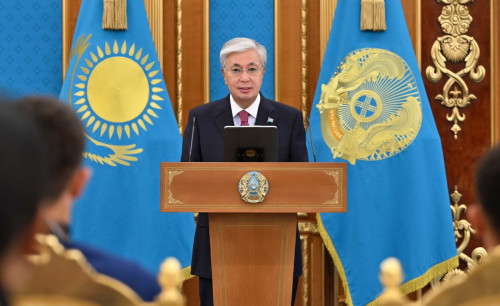 Prezıdent bokstan Álem chempıonatynyń jeńimpazdary men júldegerlerin marapattaý rásimine qatysty