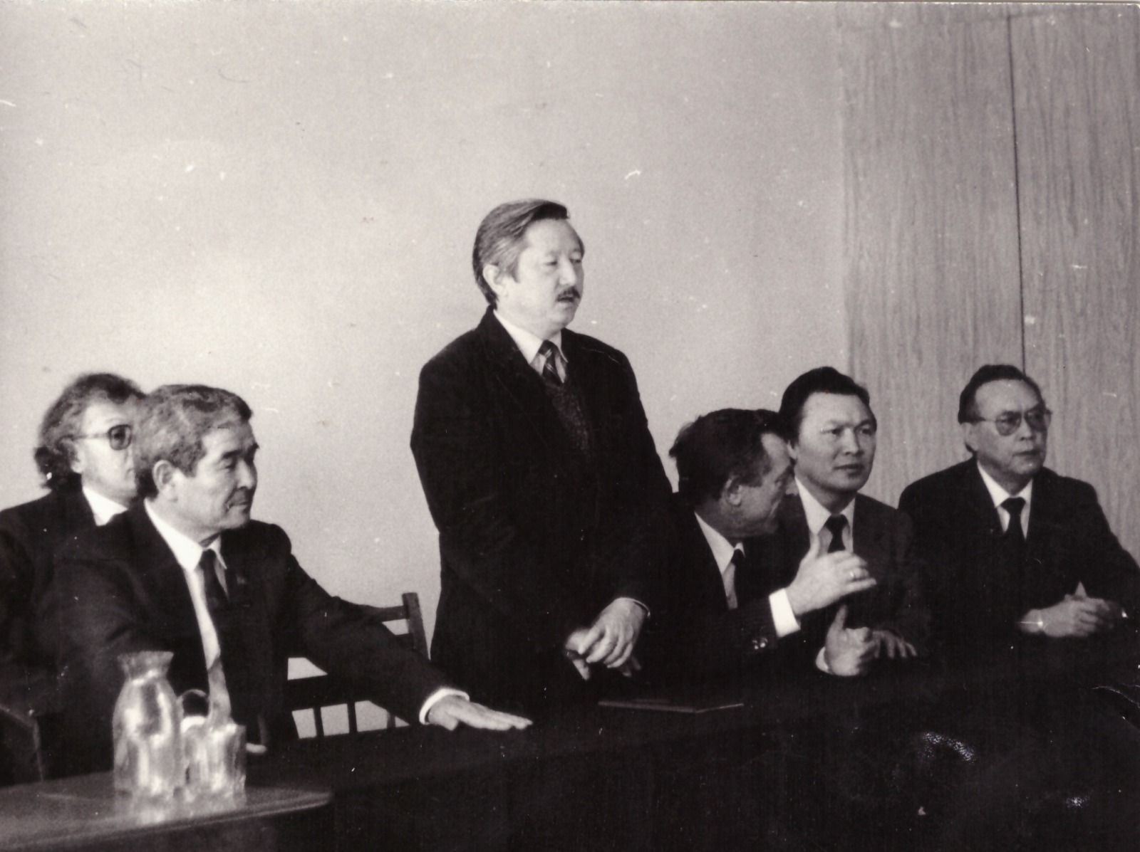 Tulǵa joly jeke ónegeden bastalady