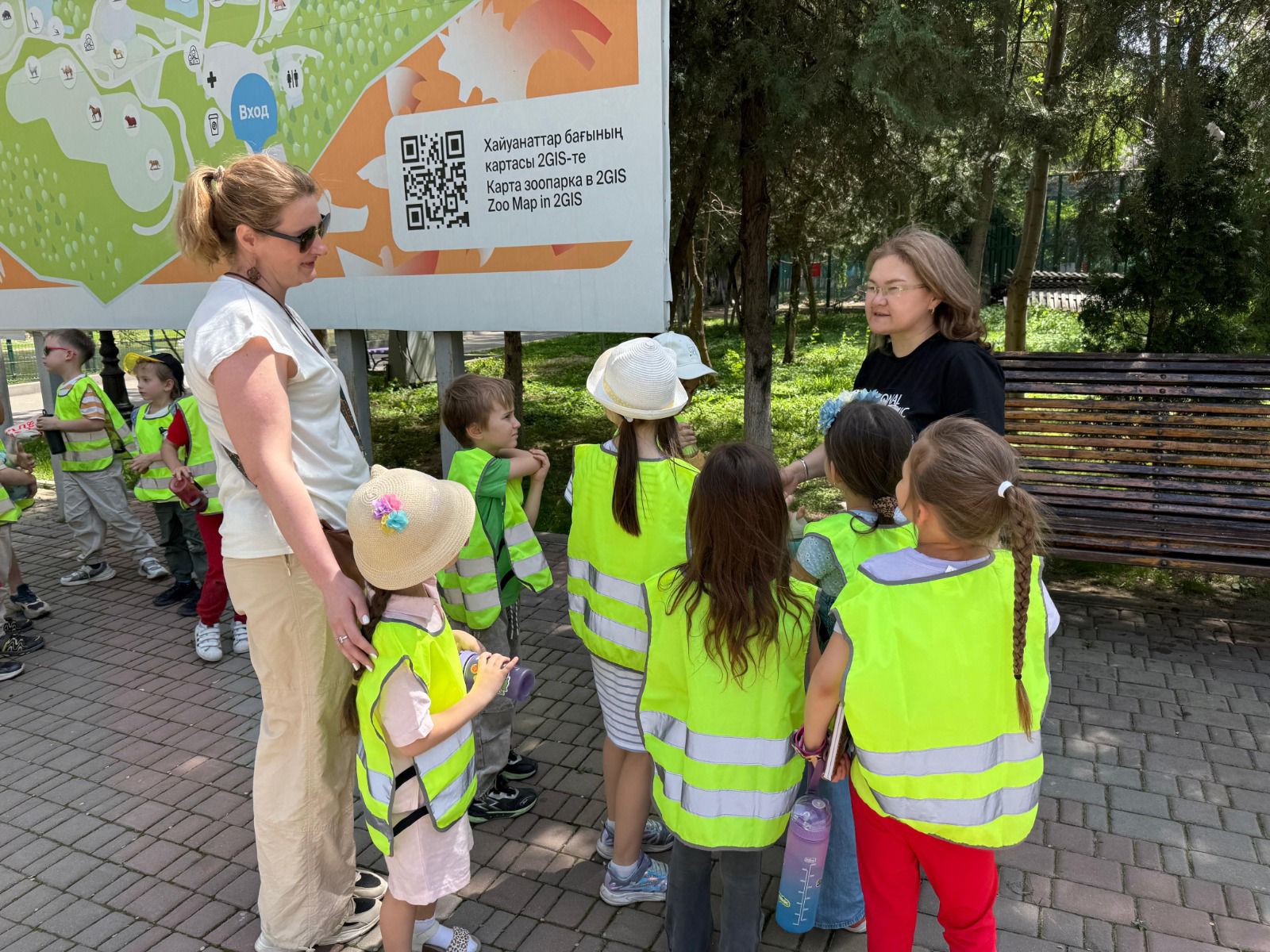 Almaty zoobaǵynda tegin ekskýrsııalar ótip jatyr