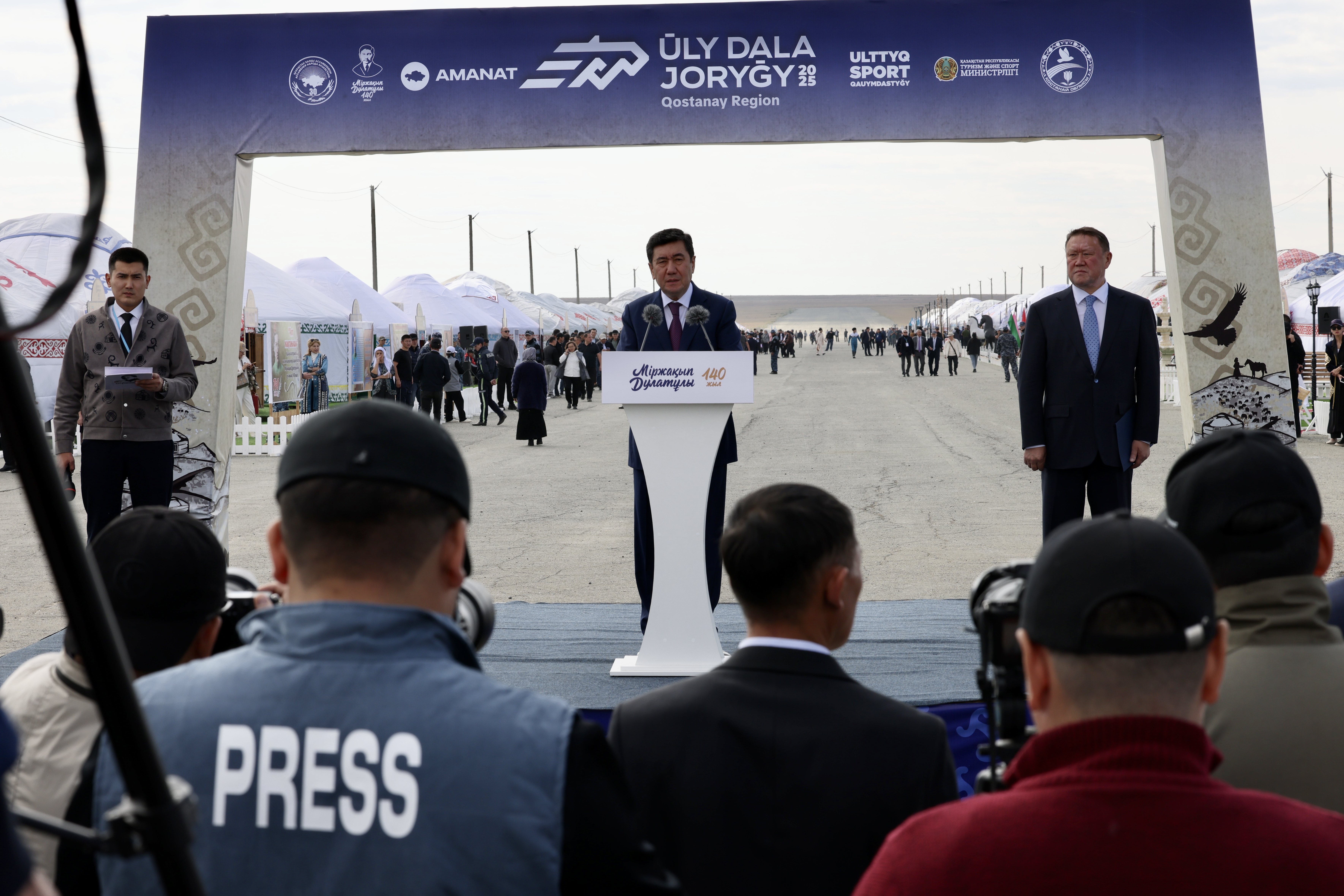 Mirjaqyp Dýlatulynyń mereıtoıyna arnalǵan at marafonyna 100-ge jýyq shabandoz qatysýda