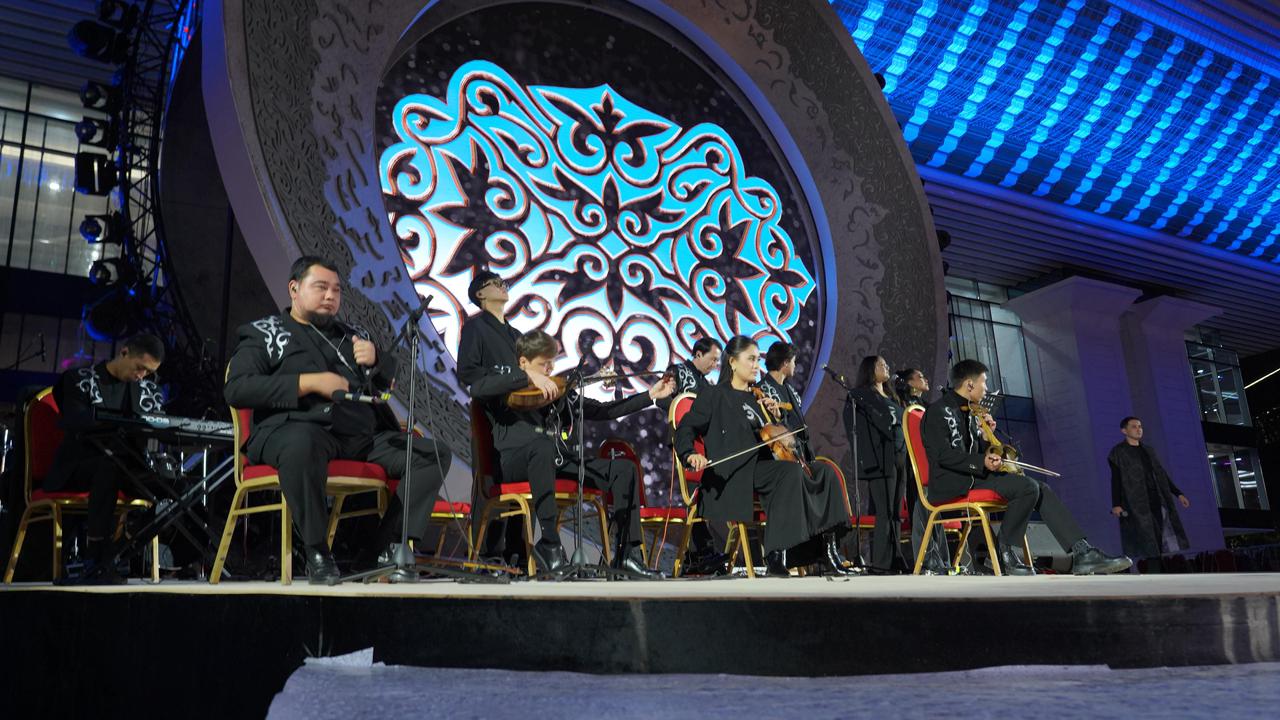 Almatyda «Án qanatyndaǵy Almaty» jáne «QAZAQSHA terapııa» konsertteri ótti