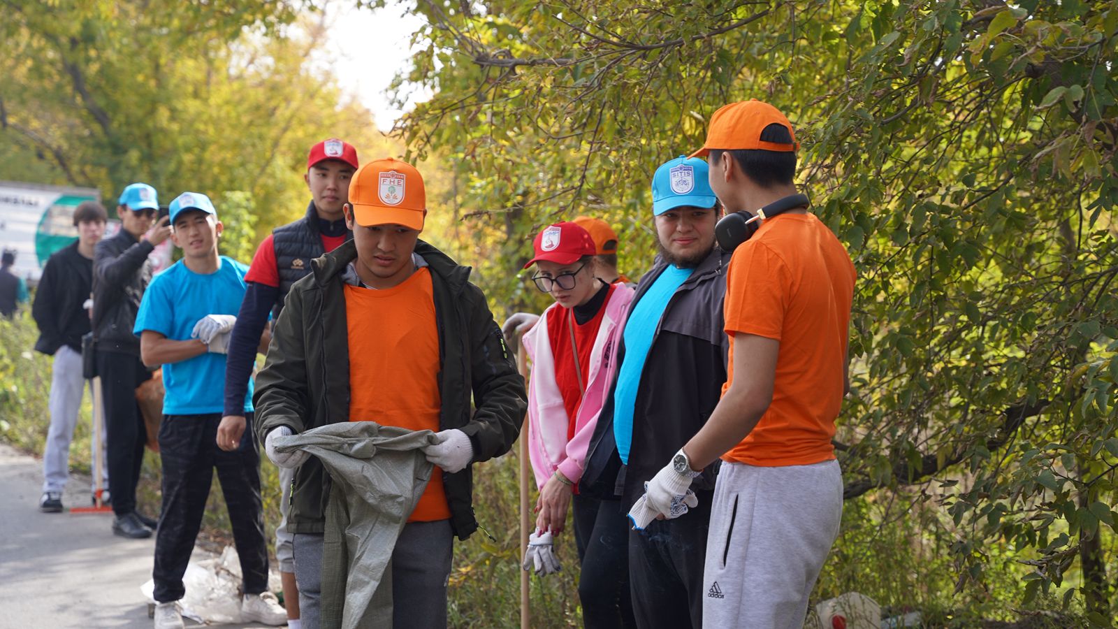 О́skemende Dúnıejúzilik tazalyq kúni ótti