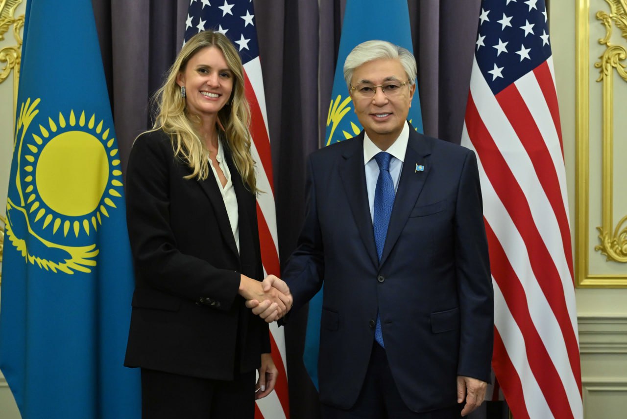 Prezıdent Smıtson ınstıtýtynyń basshylyǵymen kezdesti