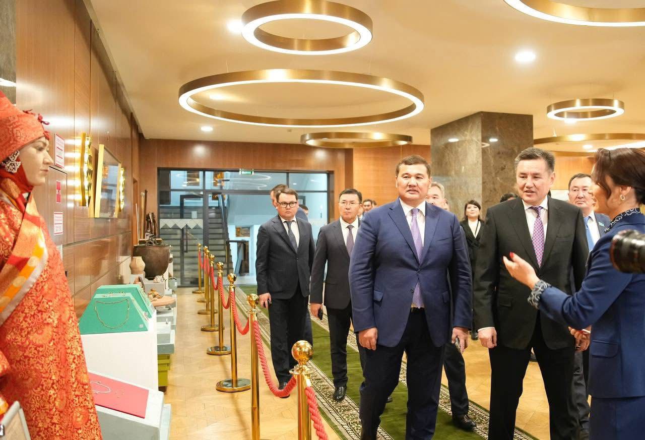 О́skemende «Syr óńiri – túrki órkenıetiniń altyn besigi» atty kórme ótti