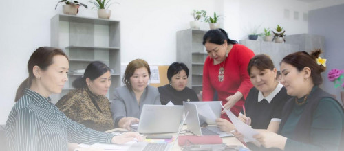 30 myńnan astam pedagog biliktilikti arttyrý kýrstarynan ótedi