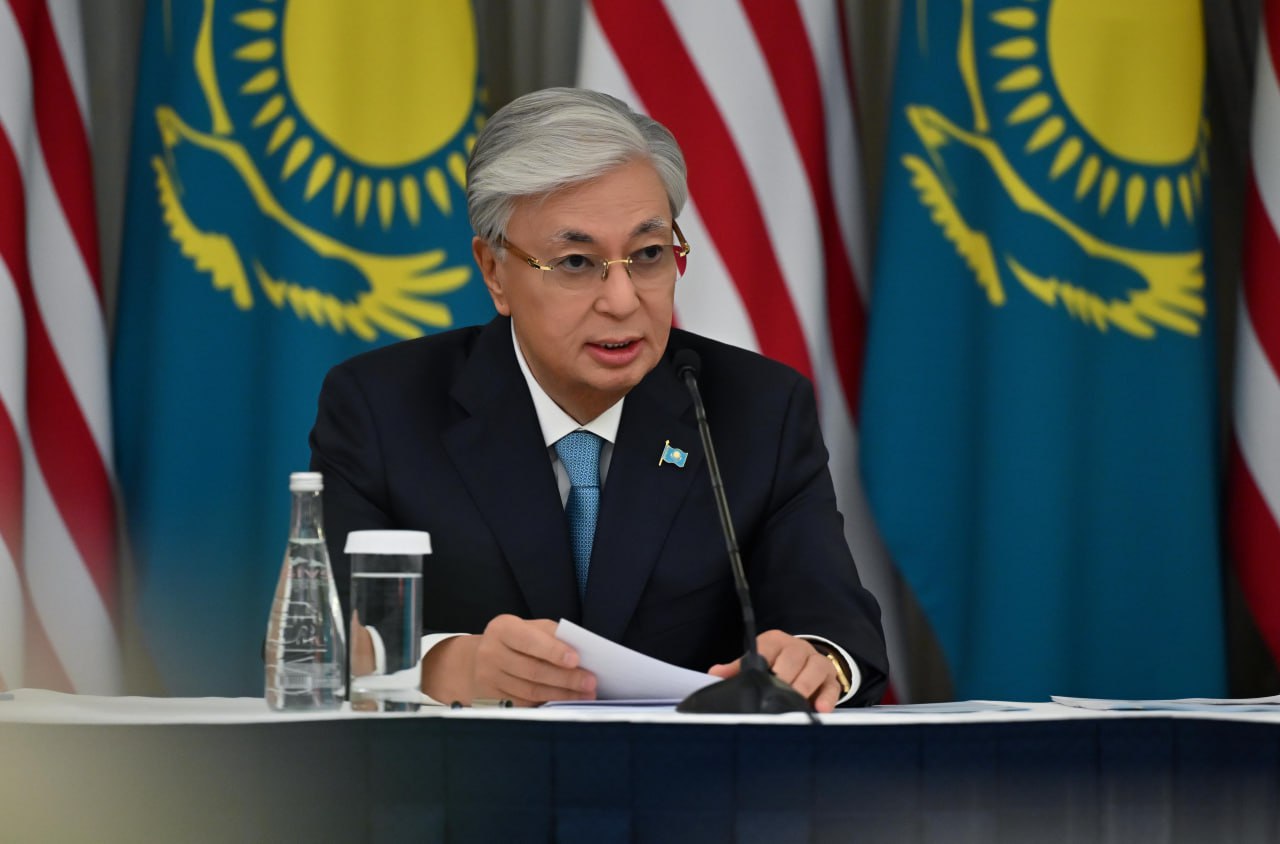 Prezıdent Amerıkanyń bıznes ókilderimen ótken «dóńgelek ústel» otyrysynda sóz sóıledi