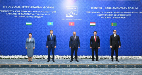 Máýlen Áshimbaev Ortalyq Azııa memleketteriniń III Parlamentaralyq forýmyna qatysty