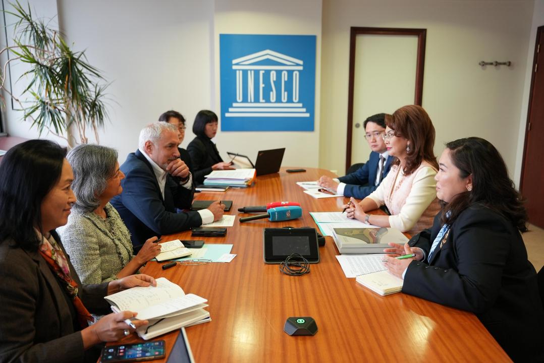 Mádenıet jáne aqparat mınıstri «Ústirt» nysanynyń qujattamasyn IýNESKO-ǵa tabys etti