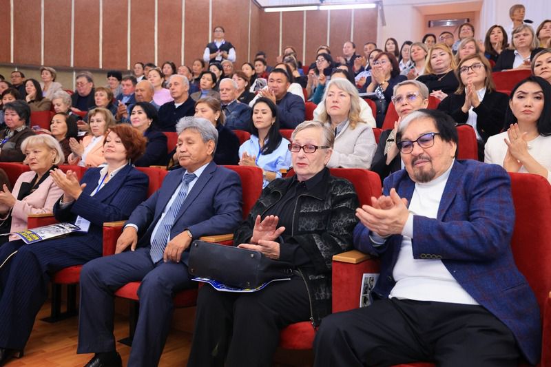 Akademık Evneı Bóketovke arnalǵan halyqaralyq ǵylymı konferensııa ótip jatyr