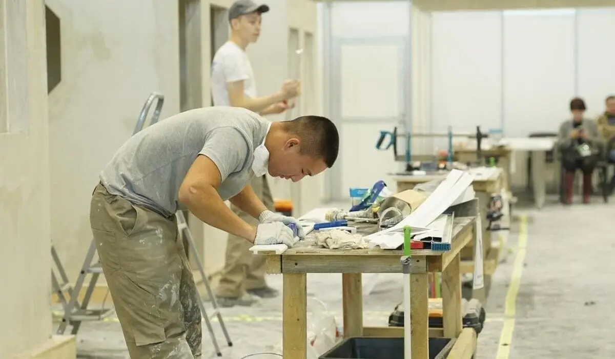 Eńbek naryǵyna daıyn maman daıarlaý kúsheıtildi