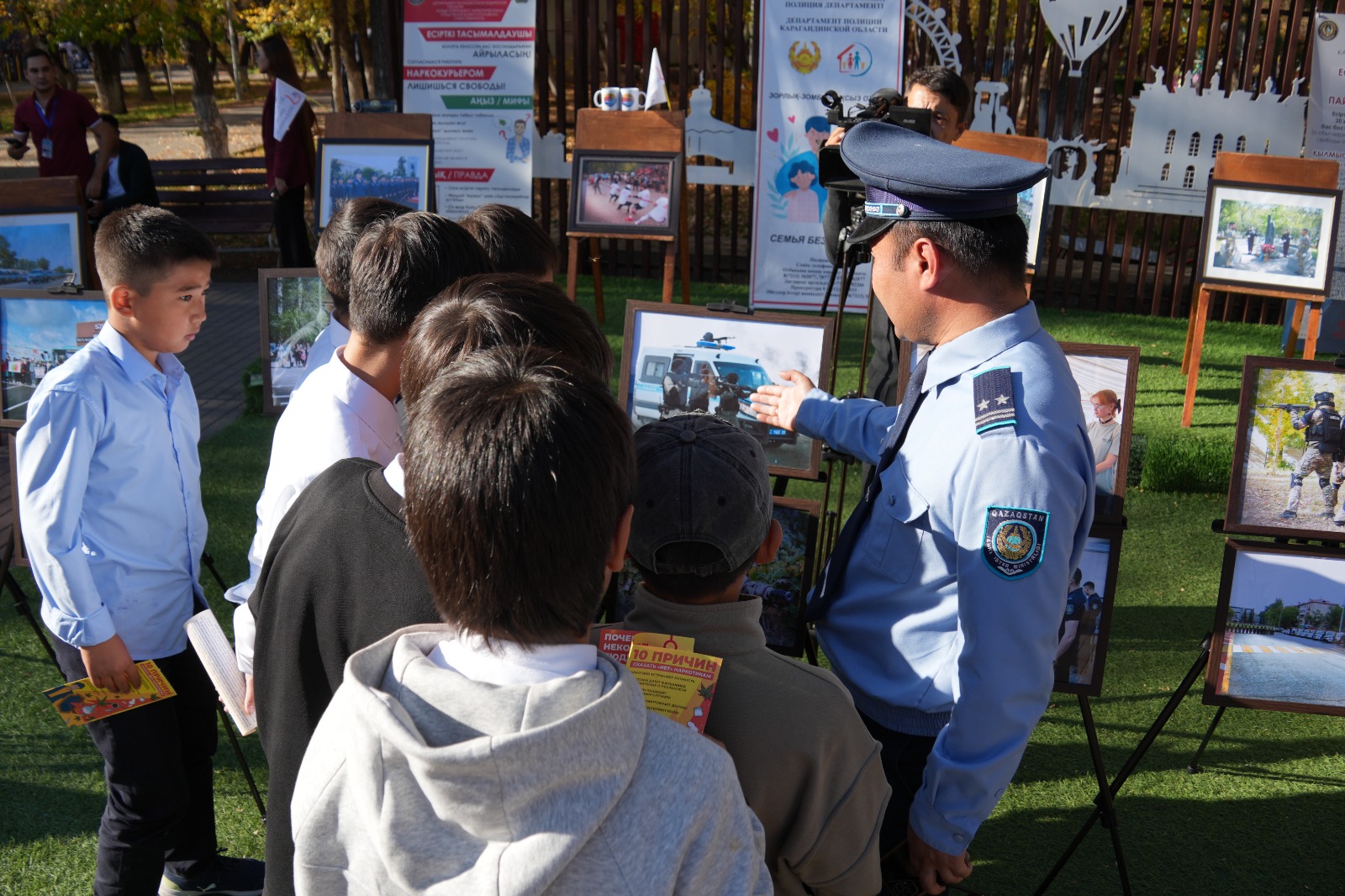 Qaraǵandyda «Zań men tártip» fotokórmesi ótti