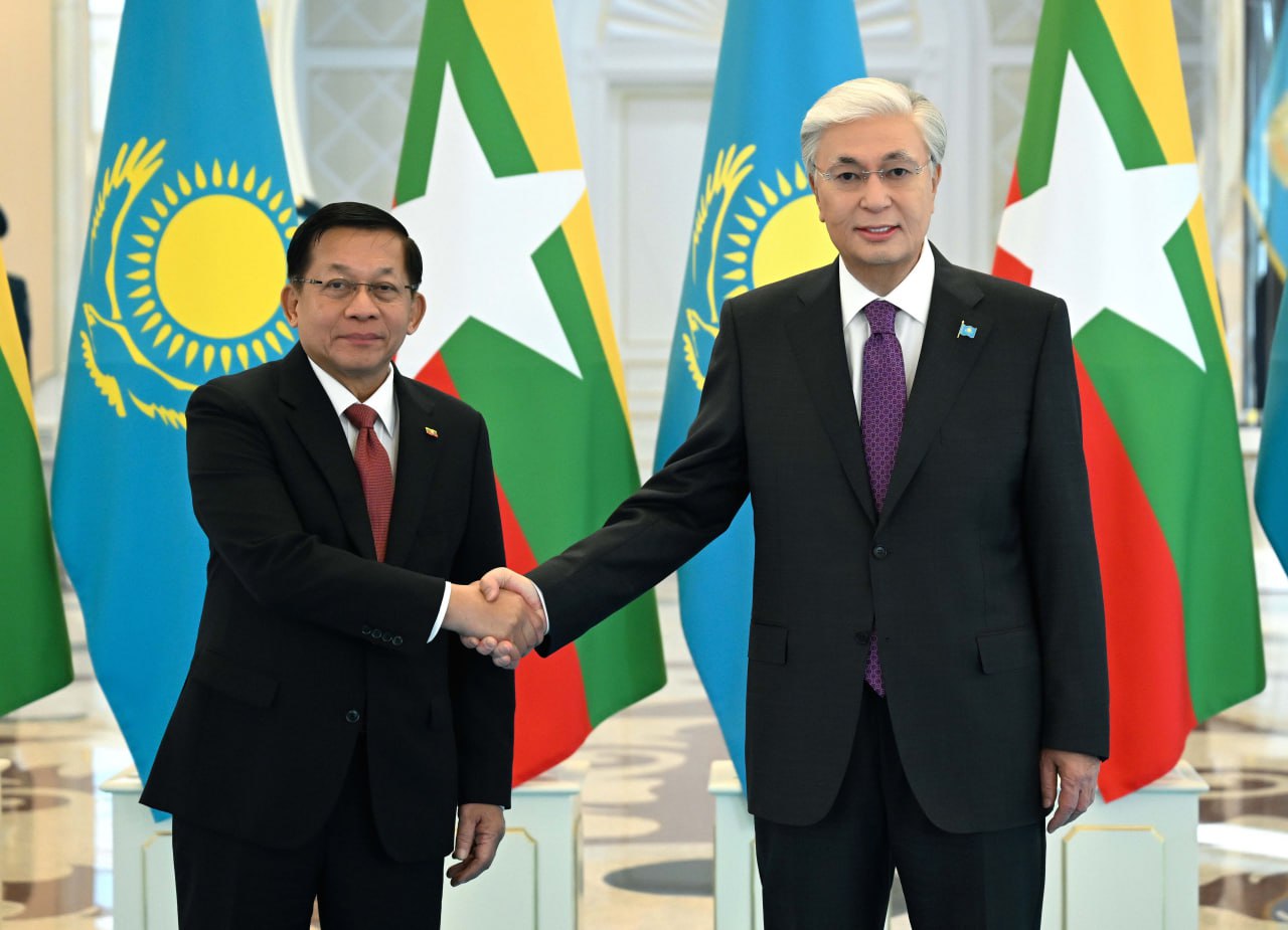 Memleket basshysy Mıanma Prezıdentiniń mindetin atqarýshy Mın Aýn Hlaınmen kelissóz júrgizdi