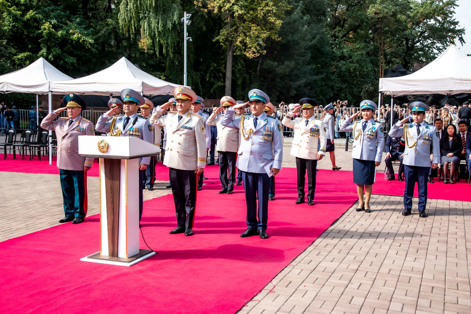 Almatyda IIM Akademııasynyń 300 kýrsanty Ant qabyldady