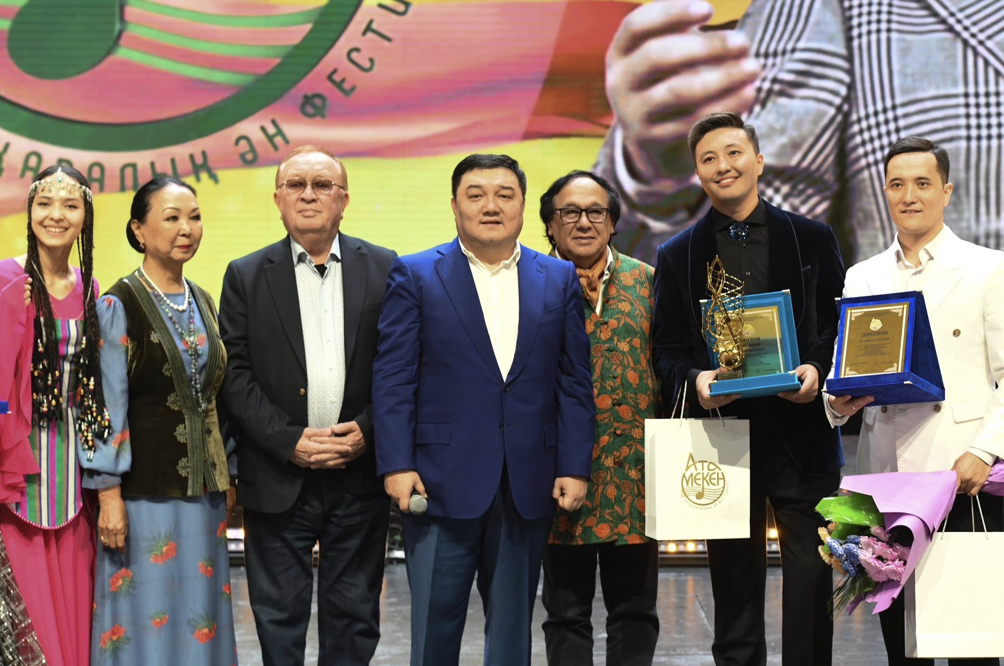 Halyq júregindegi án