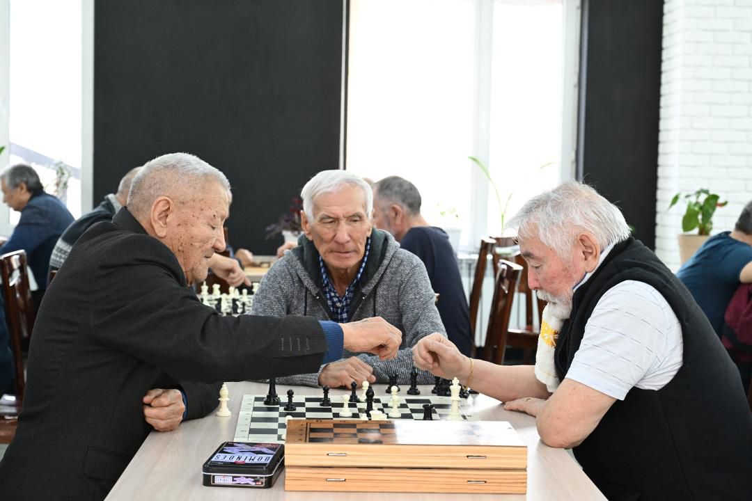 Jetisý óńirinde ǵasyr jasaǵan 22 qarııa turyp jatyr