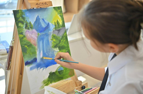 Elimizde 314 myń bala tegin úıirmelerge qatysyp júr