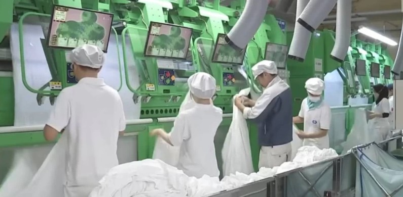 Oınap júrip jumys isteıdi