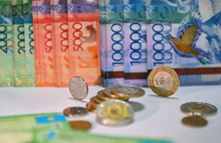 500 myńnan astam muǵalim yntalandyrý járdemaqysyn alady