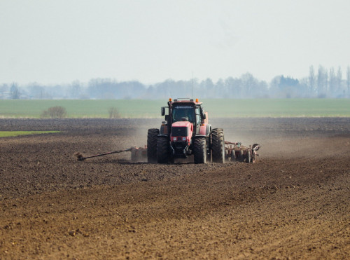 Jambyl oblysyndaǵy sharýashylyqtar bankrot bolýdyń aldynda tur - depýtat