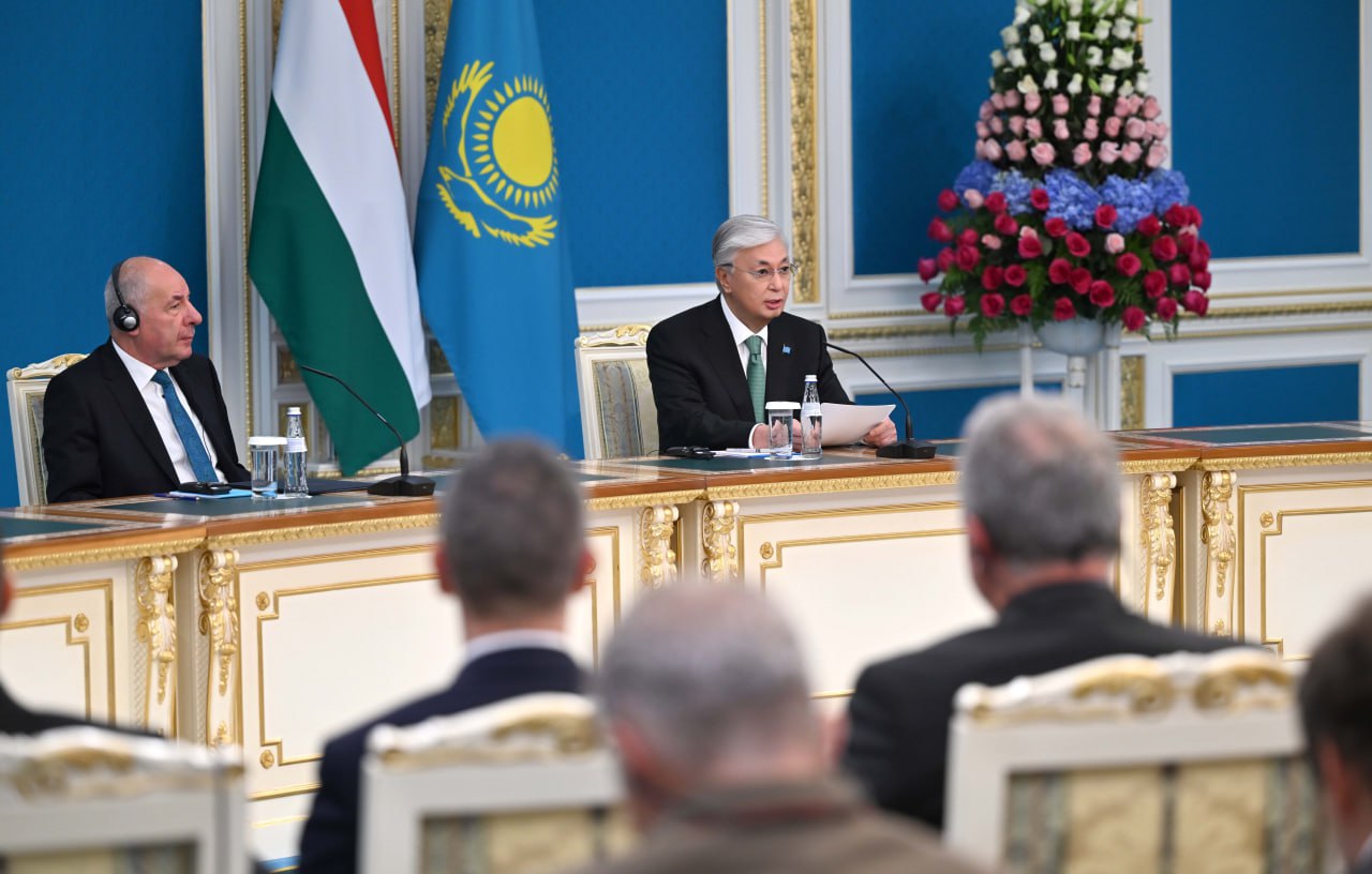 Qasym-Jomart Toqaev pen Tamash Shýıok baspasóz brıfıngin ótkizdi