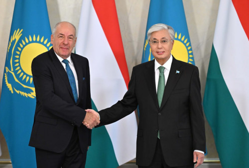 Qasym-Jomart Toqaev pen Tamash Shýıok kelissóz júrgizdi