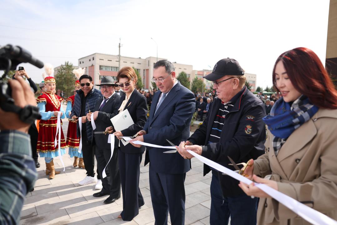 Mádenıet jáne aqparat mınıstrligi