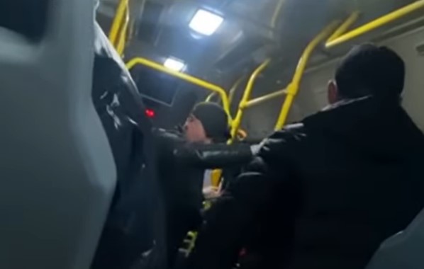 Petropavlda avtobýsta 12 jastaǵy qyzdy urǵan adam ustaldy