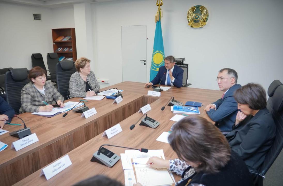 Azamattyq forým qarsańynda bilim jáne azamattyq qoǵam ókilderi ashyq dıalog ótkizdi