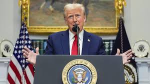 Tramp Aq úıde UFC týrnıriniń ótetin kúnin jarııalady