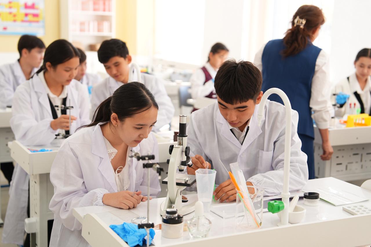 «Keleshek mektep» Sozaqtaǵy eski bilim ordasynyń ornyn basty