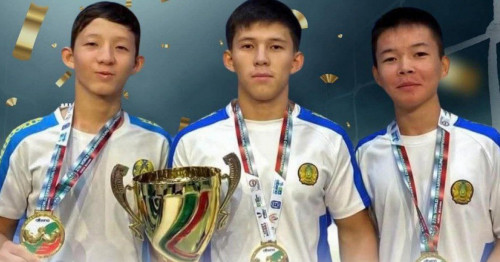 Bir úıden shyqqan úsh chempıon