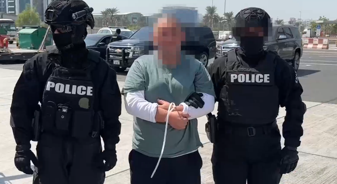 Munaıdy zańsyz ótkizýmen aınalysqan kúdikti Dýbaıda qolǵa tústi