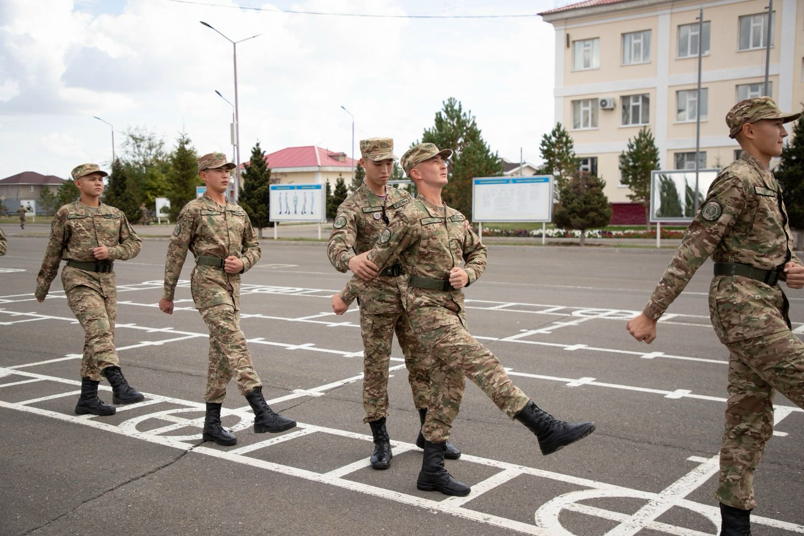 «Aǵa sarbazdar» ınstıtýtynyń tıimdiligi nede