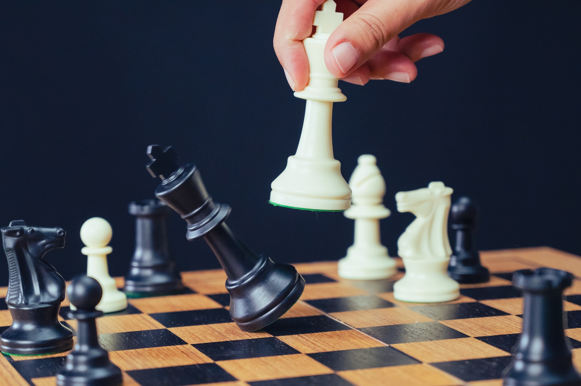 Jas órender jetistigi