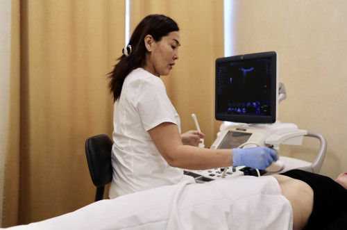 Astanalyqtar birneshe medısınalyq skrınıngten tegin óte alady