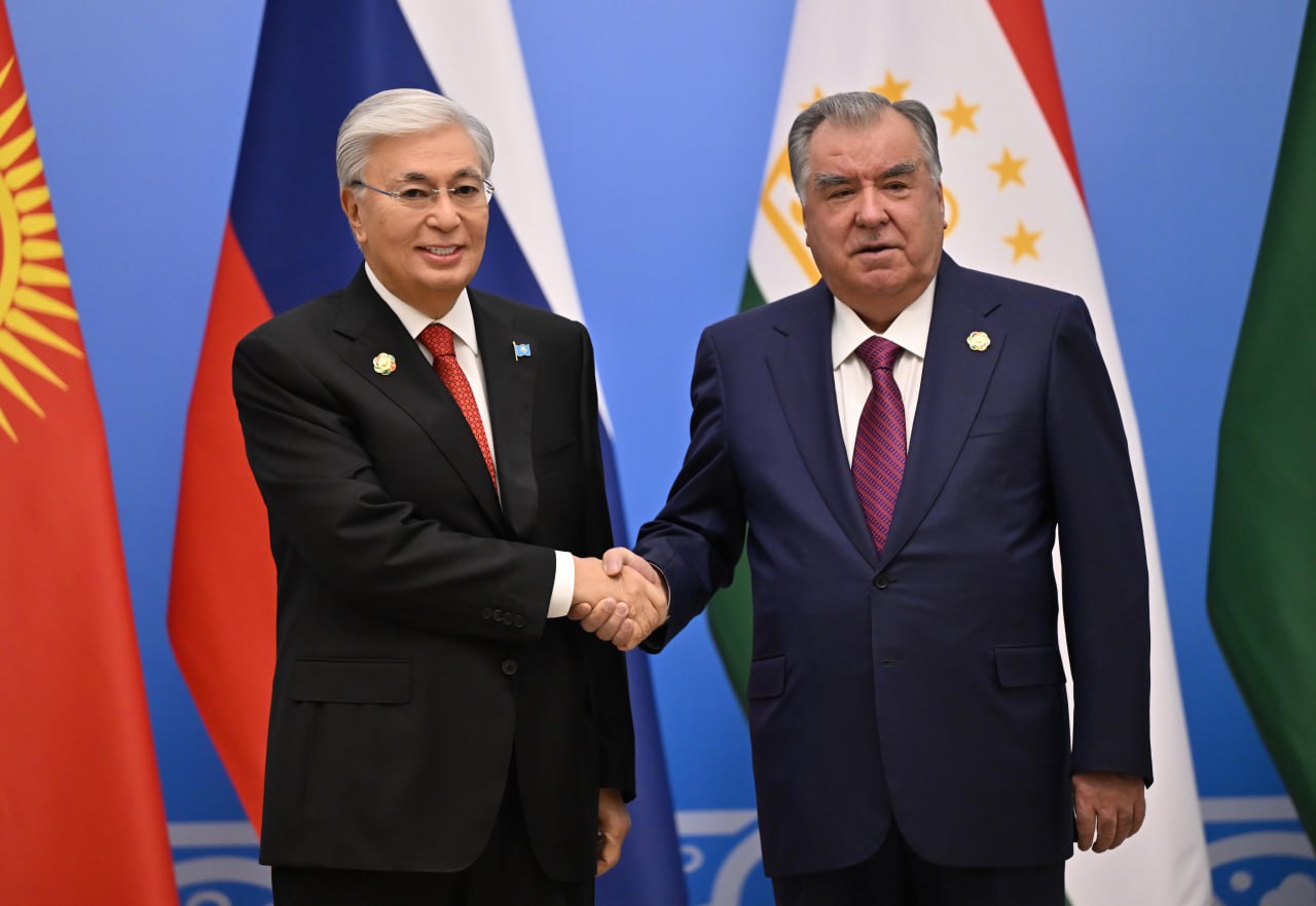 Prezıdent «Ortalyq Azııa – Reseı» sammıtine qatysý úshin Qabyldaýlar saraıyna bardy