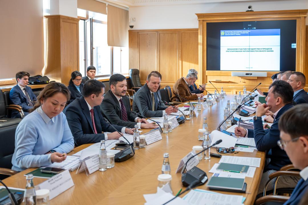 Tólemge qabiletsiz bankterdi retteý jónindegi jańa tetiktiń barysy talqylandy